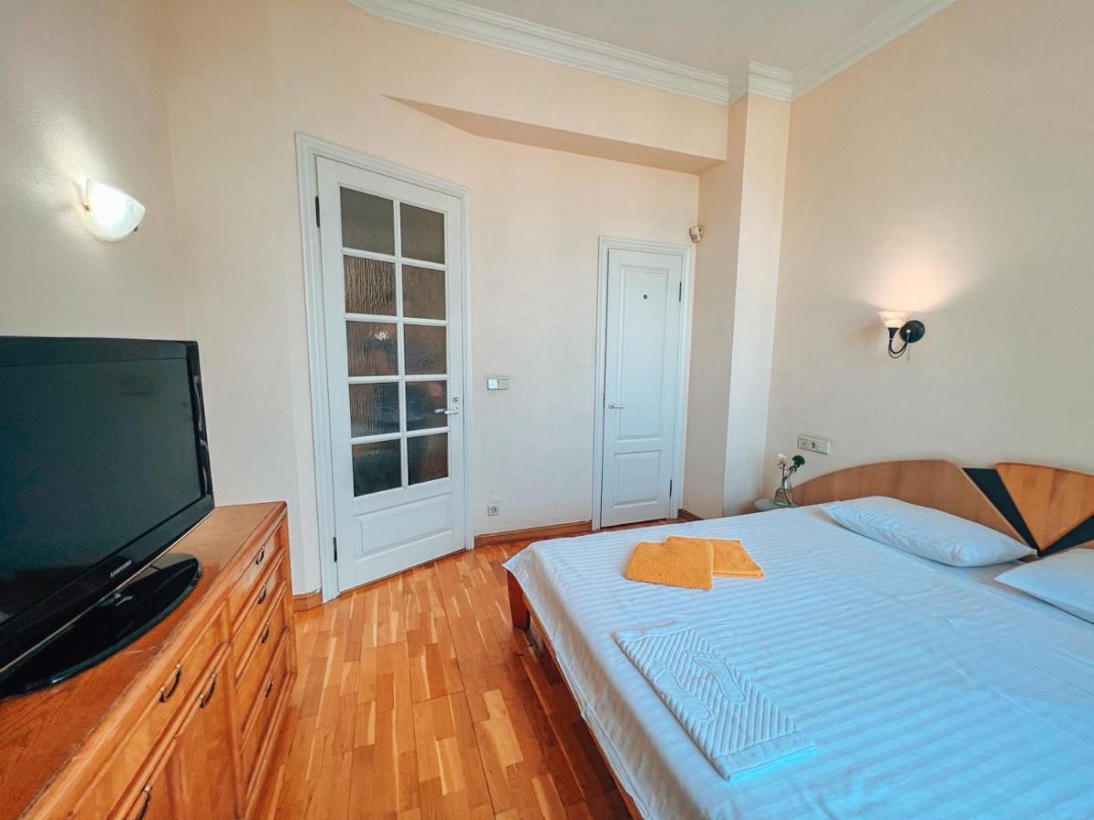 Apartments Rentals Ukraine On Kreshchatik Kiev Exterior foto